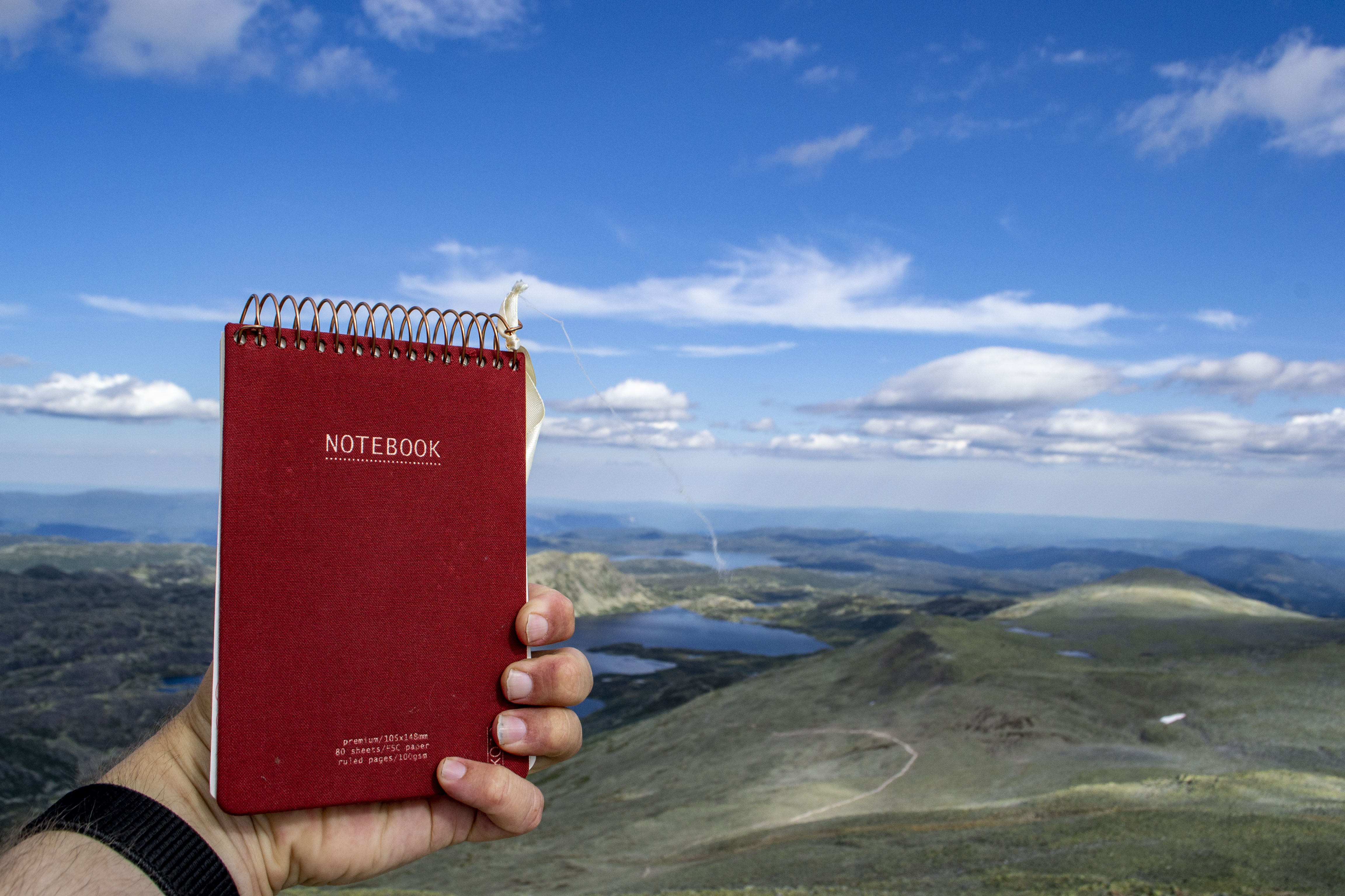 Den røde notesbog på Gaustatoppen